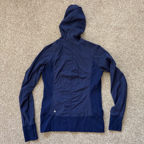 Women's Lululemon Jacket EUC - Size 10/12 - Picture 3 of 3